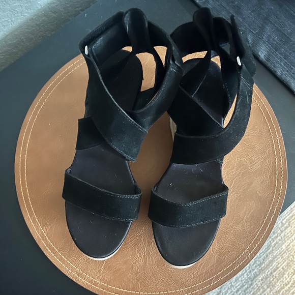 UGG Ileana Black Tan Wedge Shoes Modern Casual - Picture 3 of 9